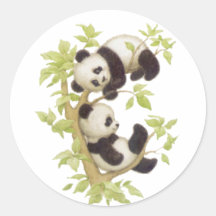 Pandas jouant dans un arbre autocollants