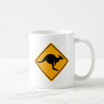 Panneau routier de kangourou mugs