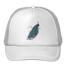 Paon bleu avec de belles plumes de queue casquette de camionneur