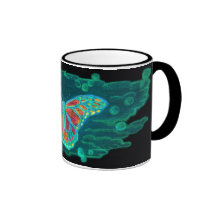 Papillon dans le ciel tasse à café