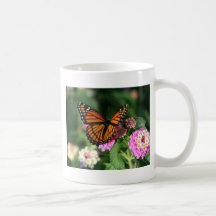 Papillon de monarque sur la fleur de Lantana Mug À Café