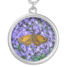 Papillon sur des fleurs pendentif personnalisé