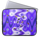 Papillon sur la soie pourpre avec des perles trousses pour ordinateur portable