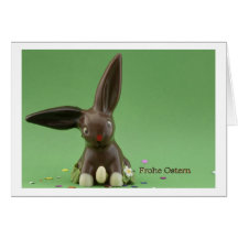 Pâques carte heureuses avec le lièvre de chocolat