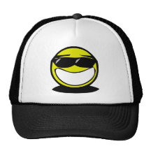 Parts de port de smiley très heureux casquettes de camionneur