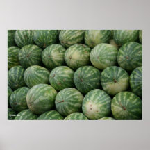 Pastèque sur un compteur d'un marché posters