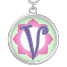 pendentif initial de V