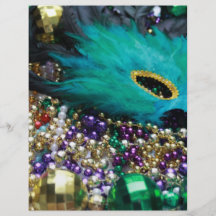 Perles de mardi gras et masque vert de plume prospectus en couleur