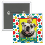 Petit gâteau d'anniversaire - bouledogue - lumière badge avec épingle