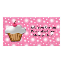 Petit gâteau de coupe-circuit avec la cerise rose  photocartes personnalisées