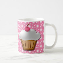 Petit gâteau de coupe-circuit avec la cerise rose  tasse à café