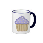 Petit gâteau d'empreinte de patte tasse à café