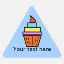 Petit gâteau posé par cool avec la cerise stickers en triangle