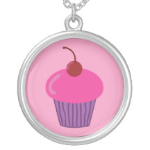 Petit gâteau rose colliers