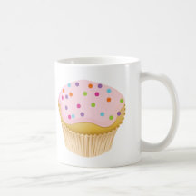 Petit gâteau rose tasse