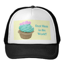 Petit gâteau vert avec les coeurs roses casquette