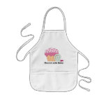 Petit tablier de petit gâteau de l'aide de la mama