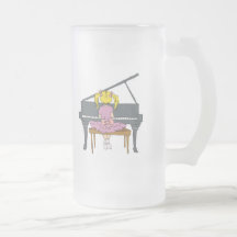 petite fille jouant le piano tasses