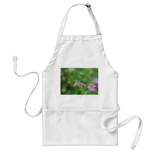 Petite fleur pourpre d'arrière - plan vert floral tablier