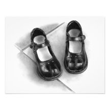PETITES CHAUSSURES NOIRES : ART DE CRAYON : RÉALIS INVITATIONS PERSONNALISÉES
