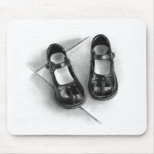 PETITES CHAUSSURES NOIRES : ART DE CRAYON : RÉALIS TAPIS DE SOURIS