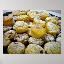 Petits pains cuits au four frais d'un plat affiches