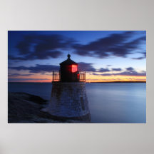 Phare de colline de château au crépuscule posters
