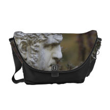 Photo de statue de jardin d'homme besaces