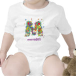 Pièce en t florale de bébé de nom d'alphabet (mono barboteuse