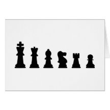 Pièces d'échecs noires sur le blanc carte de vœux