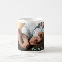 Pieds de bébé tasse