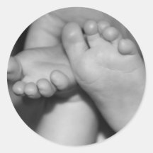 Pieds mignons de bébé adhésifs ronds