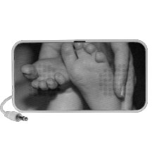 Pieds mignons de bébé système de haut-parleurs