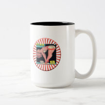 Pin de cru vers le haut de fille mugs à café