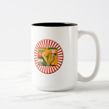 Pin de cru vers le haut de fille tasse