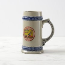 Pin de cru vers le haut de fille tasse