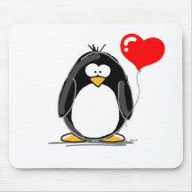 Pingouin avec un ballon de coeur tapis de souris