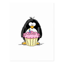 Pingouin d'anniversaire avec le petit gâteau carte postale