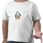 Pingouin de garçon à la plage t-shirts