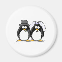 Pingouins de jeunes mariés aimant