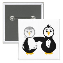 Pingouins mariés tenant des mains badges