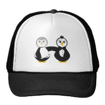 Pingouins mariés tenant des mains casquette de camionneur
