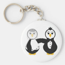 Pingouins mariés tenant des mains porte-clé