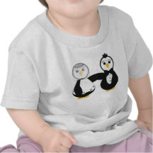 Pingouins mariés tenant des mains t-shirts