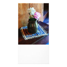 Pivoines roses et blanches dans la cruche verte photocarte