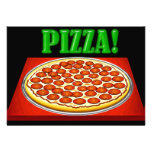 Pizza sur la boîte rouge avec le grand lettrage ve invitations personnalisées