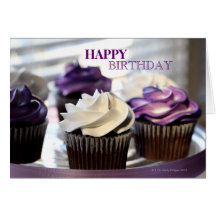Plan rapproché de carte d'anniversaire de petits g