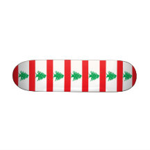 Planche à roulettes avec le drapeau du Liban