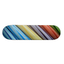 Planche à roulettes d'art de crayon de couleur