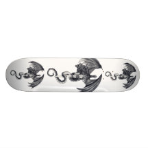 Planche à roulettes de dragon et d'épée